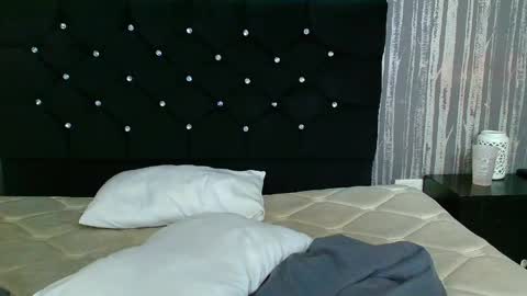 alicee_moonn online show from April 2026 08:04:01 PM