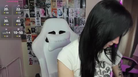 Snapshot of aliceeinwonderlanddd chatting on February 2026 01:44:02 AM Alice online show from February 2026 01:44:02 AM