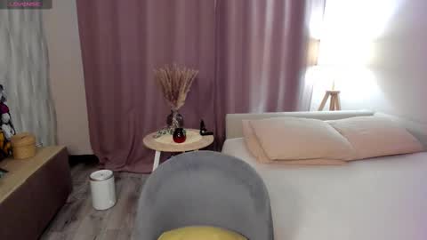 Snapshot of aliceevan chatting on February 2025 02:03:02 AM Daniella online show from February 2025 02:03:02 AM