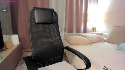 Snapshot of aliceevan chatting on November 2025 02:16:01 PM Daniella online show from November 2025 02:16:01 PM