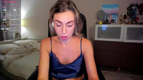 Snapshot of aliceevan chatting on November 2025 03:17:01 AM Daniella online show from November 2025 03:17:01 AM