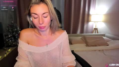 Snapshot of aliceevan chatting on December 2025 02:18:01 AM Daniella online show from December 2025 02:18:01 AM