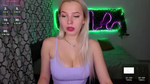 Snapshot of alicefreman chatting on December 2024 09:49:02 AM Alice online show from December 2024 09:49:02 AM