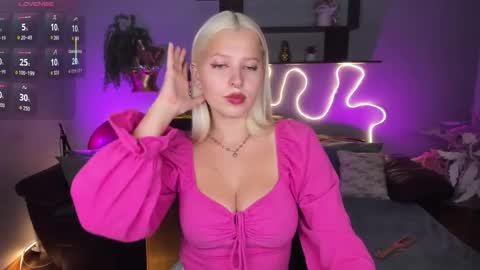 Snapshot of alicefreman chatting on September 2025 11:55:02 AM Alice online show from September 2025 11:55:02 AM
