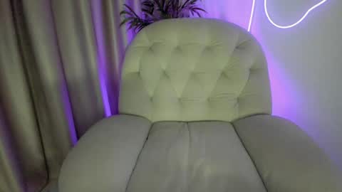 AliceLevine online show from May 2026 04:18:01 AM