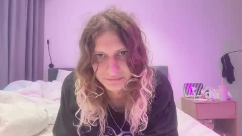 AlicePinkhead online show from November 2025 10:04:02 AM
