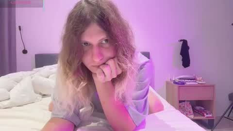 AlicePinkhead online show from December 2025 04:50:01 AM
