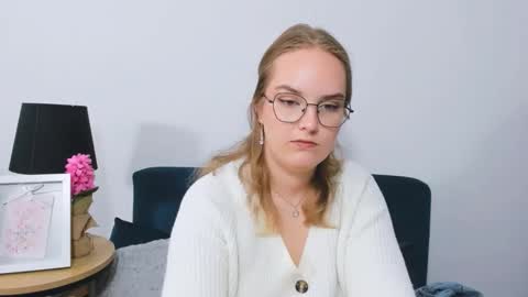 alicesensitive online show from September 2025 03:35:02 PM