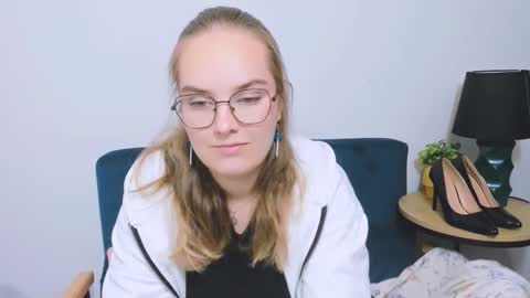 alicesensitive online show from November 2025 04:29:01 PM