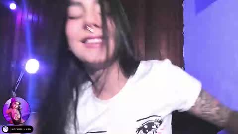 Snapshot of alicewoodville chatting on November 2025 01:33:02 AM Alice online show from November 2025 01:33:02 AM