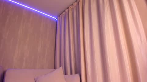 Alicia FANSLY  online show from September 2025 04:52:02 PM