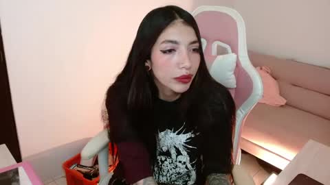 Snapshot of alicia_key_ chatting on June 2026 05:20:01 AM ALICIA online show from June 2026 05:20:01 AM