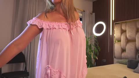 Snapshot of alicia_lang chatting on September 2025 09:17:02 PM Alicia Lang online show from September 2025 09:17:02 PM