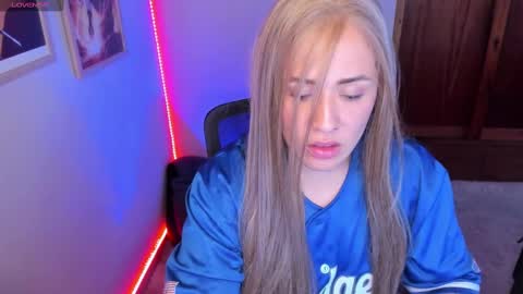 Jennyfer online show from December 2024 06:46:02 PM