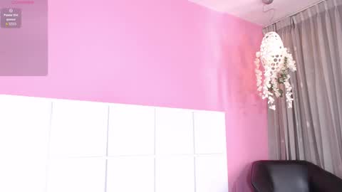 Snapshot of aliciabloom_1 chatting on September 2025 01:38:01 PM Alicia online show from September 2025 01:38:01 PM