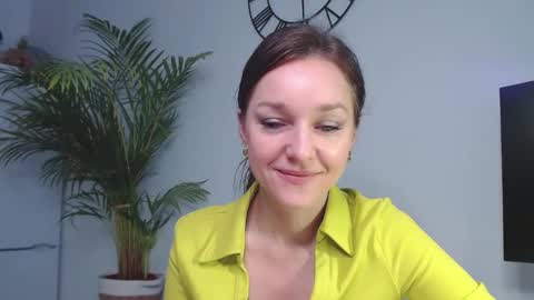 Snapshot of alicialux chatting on January 2025 07:54:01 AM Alicia online show from January 2025 07:54:01 AM