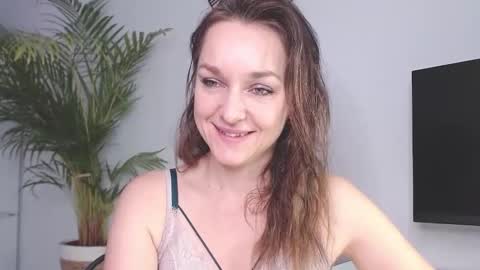 Snapshot of alicialux chatting on January 2025 07:56:01 AM Alicia online show from January 2025 07:56:01 AM