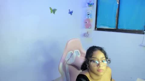 luisa online show from November 2025 09:59:01 PM