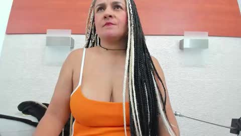 im tutti online show from October 2025 02:48:02 AM