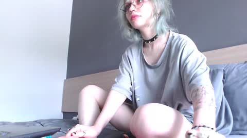 Snapshot of alien_bella chatting on January 2025 07:56:01 AM Alien Bella online show from January 2025 07:56:01 AM