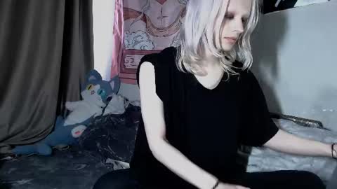 Snapshot of alien_bella chatting on June 2026 03:47:02 AM Alien Bella online show from June 2026 03:47:02 AM