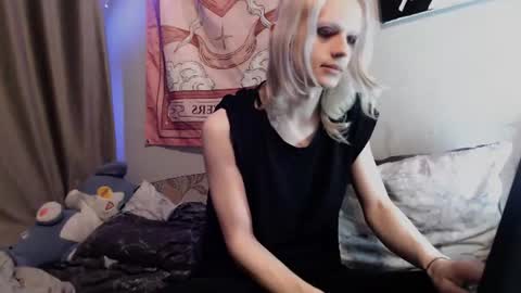 Snapshot of alien_bella chatting on June 2026 11:13:01 PM Alien Bella online show from June 2026 11:13:01 PM