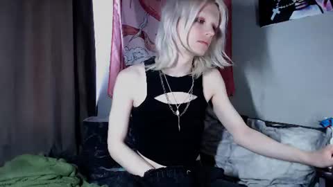 Snapshot of alien_bella chatting on July 2026 01:47:02 PM Alien Bella online show from July 2026 01:47:02 PM