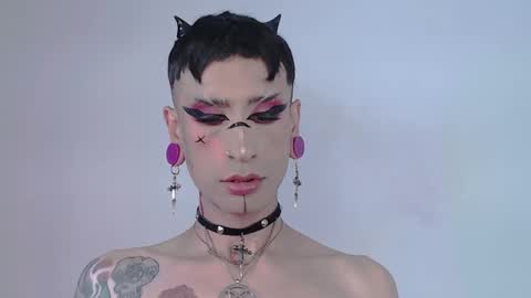     online show from October 2025 02:18:01 AM