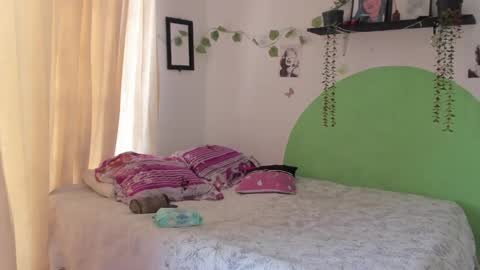 Snapshot of alikaa_nia chatting on January 2025 08:59:01 PM online show from January 2025 08:59:01 PM