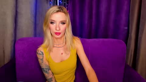 Snapshot of alina_lovelyx chatting on December 2024 01:05:01 AM Alina online show from December 2024 01:05:01 AM