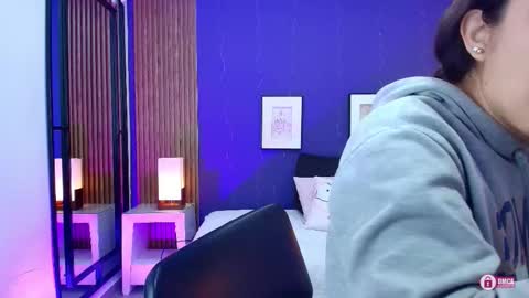 Alina online show from October 2025 11:22:01 AM