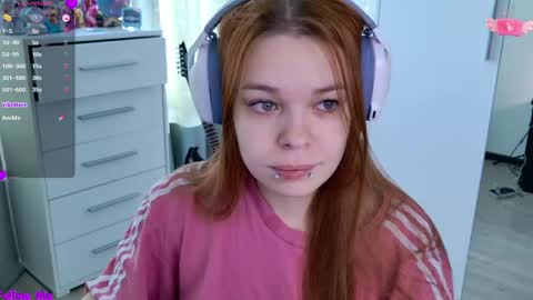 Snapshot of alinabae chatting on April 2026 07:03:02 AM Alina and Ben online show from April 2026 07:03:02 AM