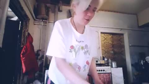 Snapshot of alinafrey_ chatting on May 2026 05:14:01 AM Alina online show from May 2026 05:14:01 AM