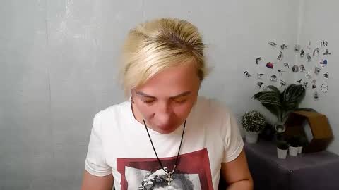 Snapshot of alinafrey_ chatting on May 2026 04:07:02 AM Alina online show from May 2026 04:07:02 AM