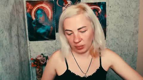Snapshot of alinafrey_ chatting on May 2026 04:07:02 AM Alina online show from May 2026 04:07:02 AM