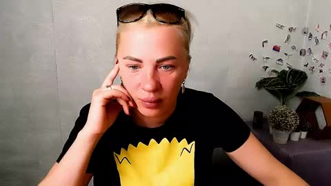Snapshot of alinafrey_ chatting on May 2026 04:41:01 AM Alina online show from May 2026 04:41:01 AM
