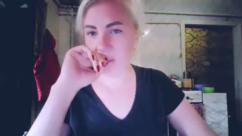 Snapshot of alinafrey_ chatting on May 2026 06:08:01 AM Alina online show from May 2026 06:08:01 AM