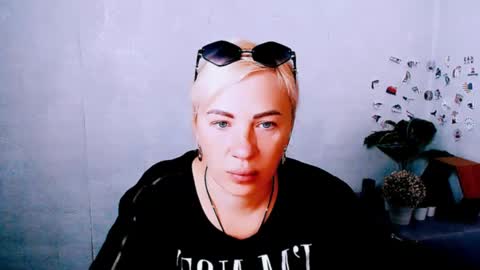 Snapshot of alinafrey_ chatting on June 2026 04:03:02 AM Alina online show from June 2026 04:03:02 AM