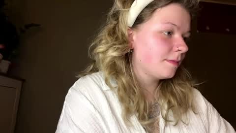Snapshot of alinahotgirl chatting on April 2026 09:06:02 PM Alina online show from April 2026 09:06:02 PM