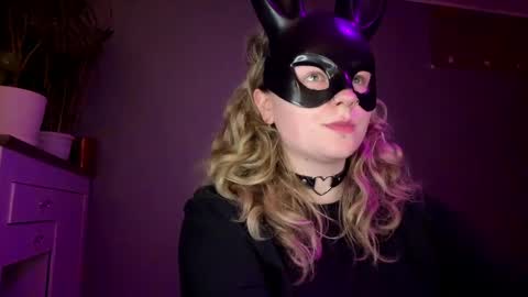 Snapshot of alinahotgirl chatting on May 2026 10:06:01 PM Alina online show from May 2026 10:06:01 PM