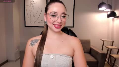 alinakravitz_ online show from October 2025 12:07:02 PM