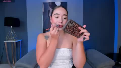 Snapshot of alinakravitz_ chatting on June 2026 05:52:01 PM alinakravitz_ online show from June 2026 05:52:01 PM