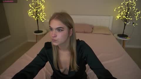 Alina online show from November 2025 08:25:02 PM