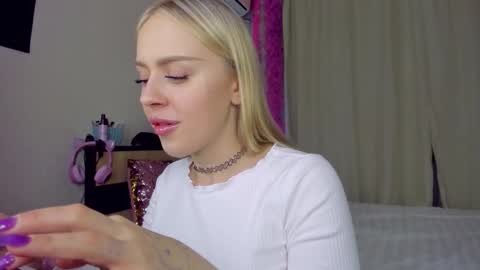 alinaocean online show from October 2025 07:00:01 PM