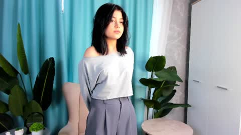 Im Alisa and its my first day here online show from July 2026 07:21:01 AM