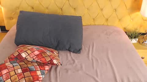 Luna online show from November 2025 07:49:02 PM