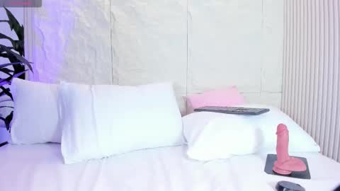 Snapshot of alisonbeckerr_ chatting on October 2025 05:32:02 PM Alison online show from October 2025 05:32:02 PM