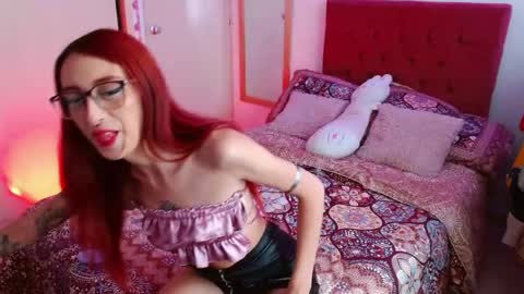 Snapshot of alissesallie_ chatting on April 2026 07:45:02 PM alissesallie_ online show from April 2026 07:45:02 PM
