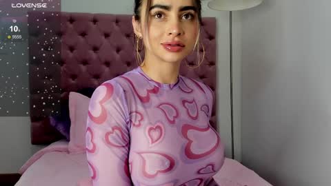 Alisson Domit  online show from February 2025 09:33:02 PM