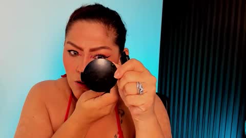 Aliyahs stone online show from November 2025 12:18:02 PM